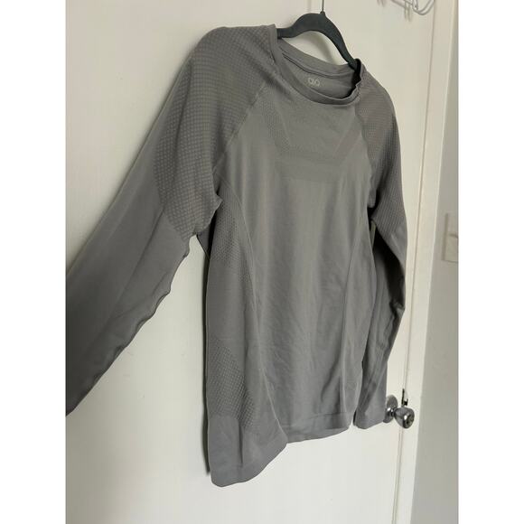 Alo Yoga Long Sleeve Top - Picture 3 of 5